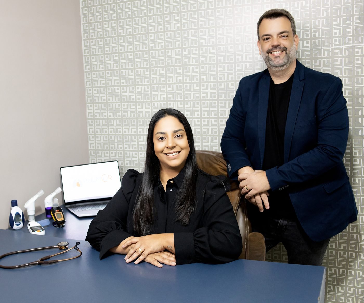 Dr. Otávio Plazzi e Dra. Maria Amélia Plazzi, fundadores da PulmoCor, no consultório da clínica